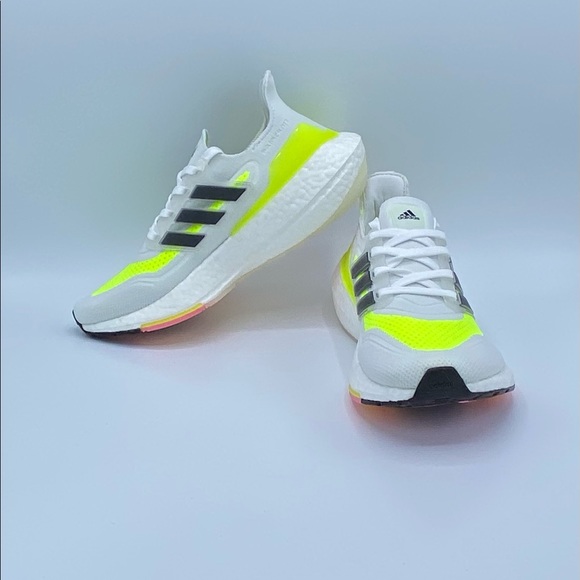 NEW! adidas Ultraboost 21 Women's Running Shoes Size 5 - Picture 3 of 8